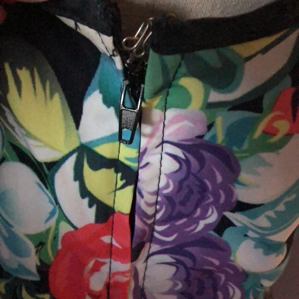 Cute floral & skulls dress. Low open back. - Picture 6 of 8